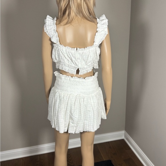 AKIRA White Eyelet Lace 2 Piece Set Ruffle Crop Top Smocked Mini Skirt Sz L NWT - Picture 2 of 4